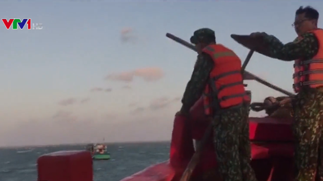 Cứu 4 ngư dân gặp nạn trên biển Cà Mau